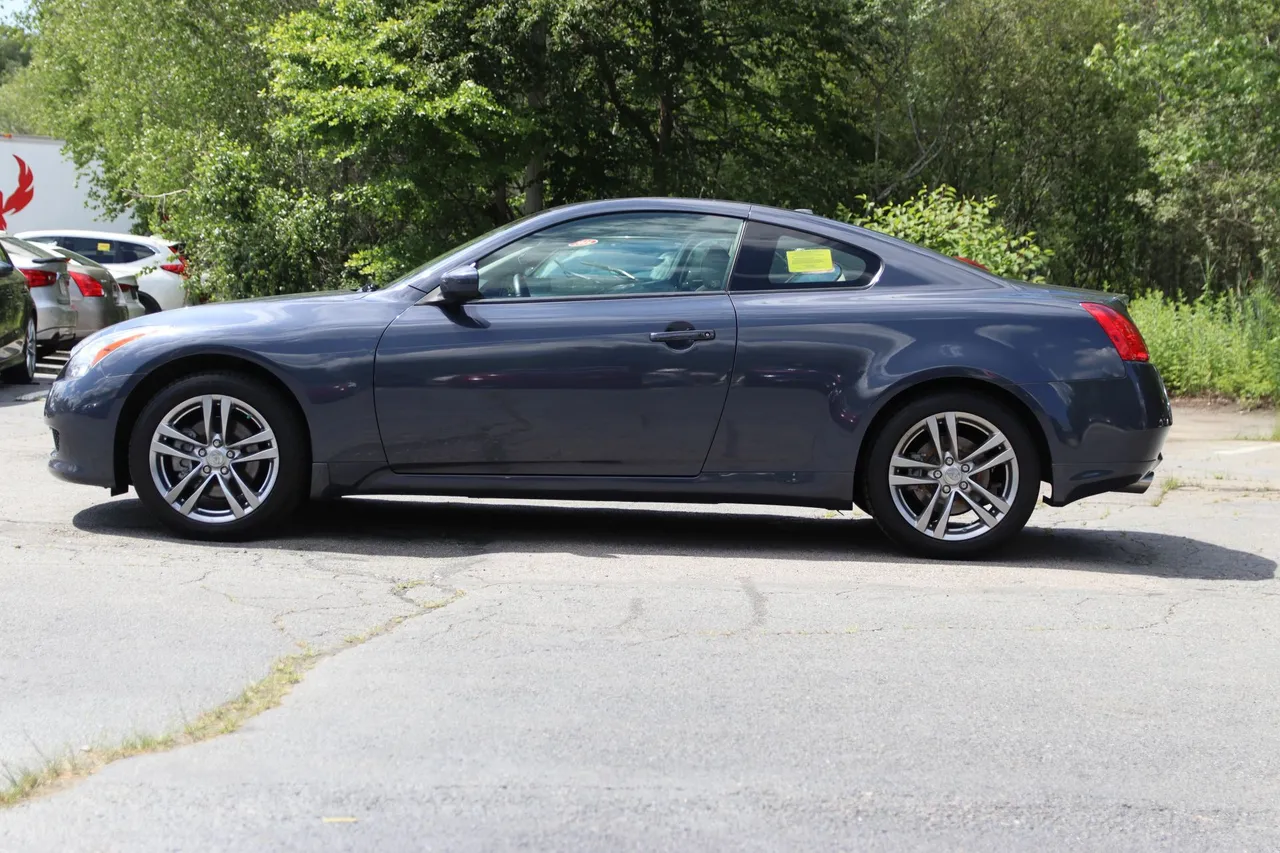 2009 Infiniti G — photo 2 of 32