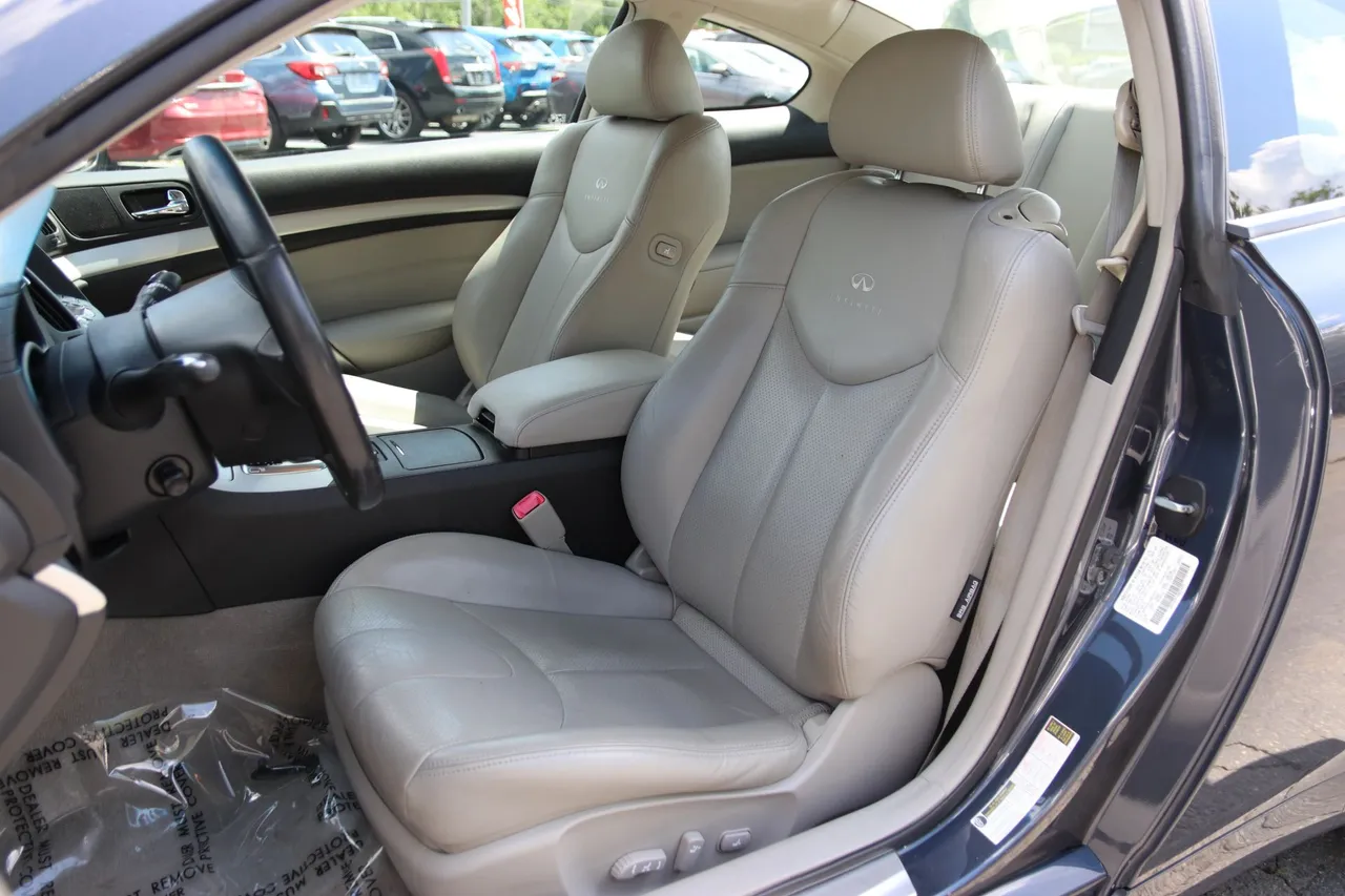 2009 Infiniti G — photo 13 of 32