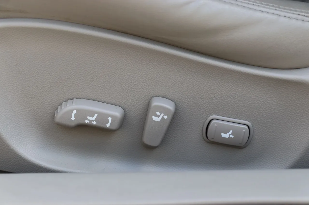 2009 Infiniti G — photo 14 of 32