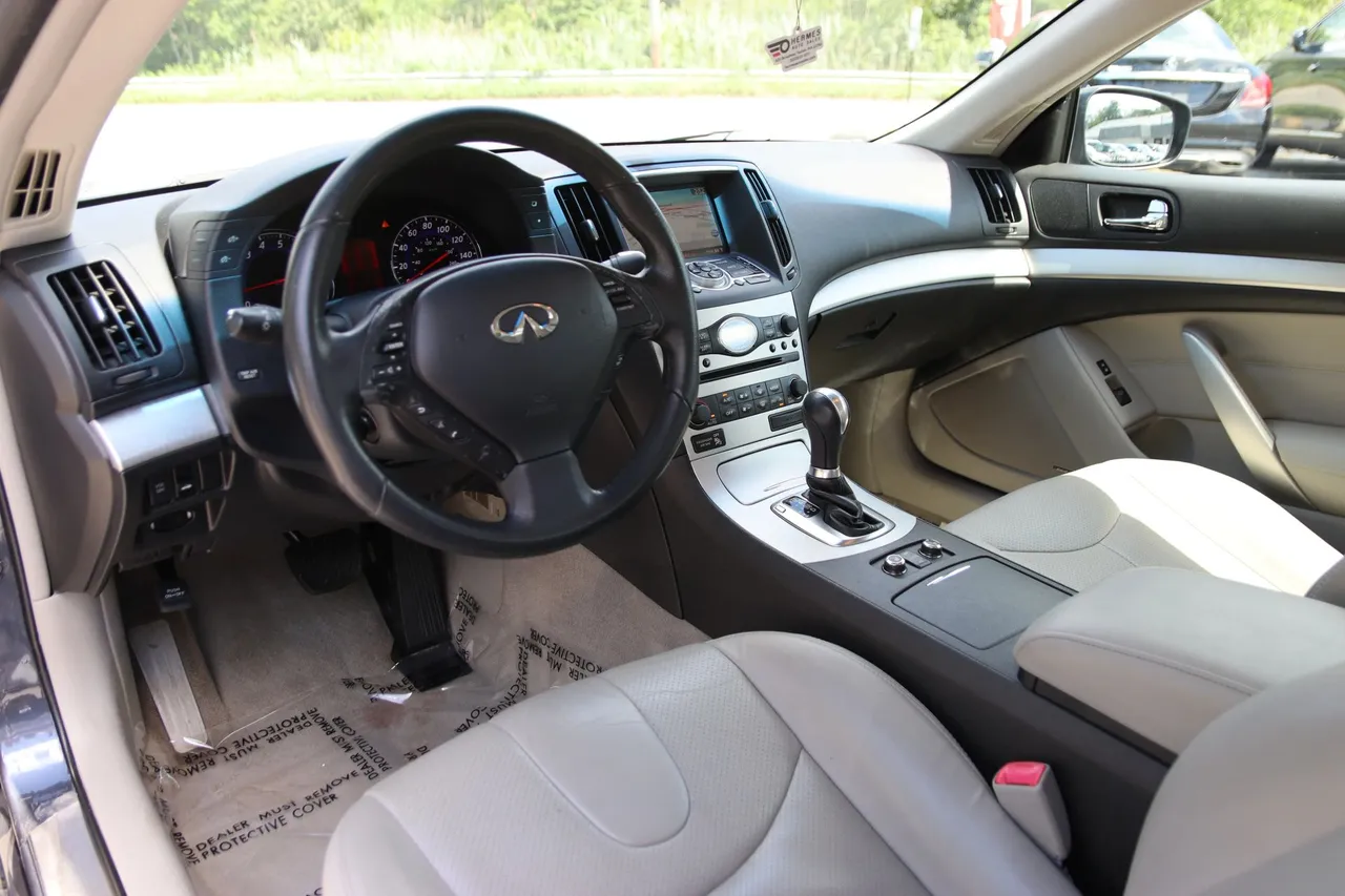 2009 Infiniti G — photo 15 of 32