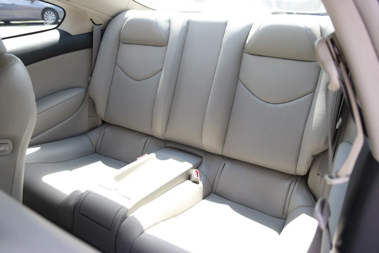 2009 Infiniti G — photo 16 of 32