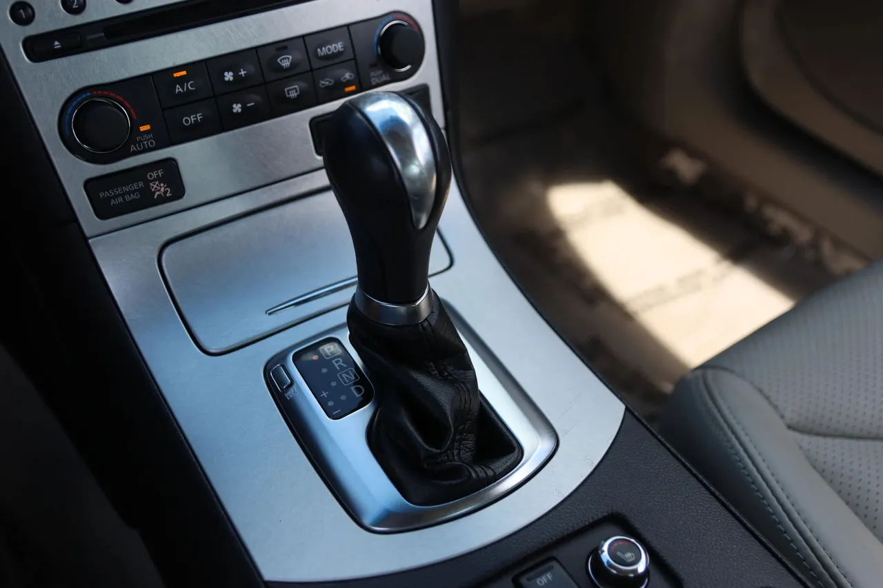 2009 Infiniti G — photo 24 of 32