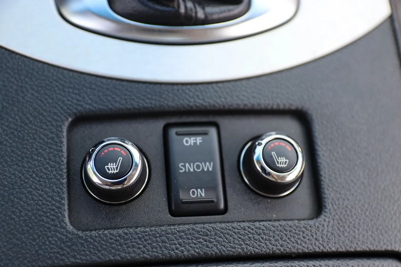 2009 Infiniti G — photo 25 of 32