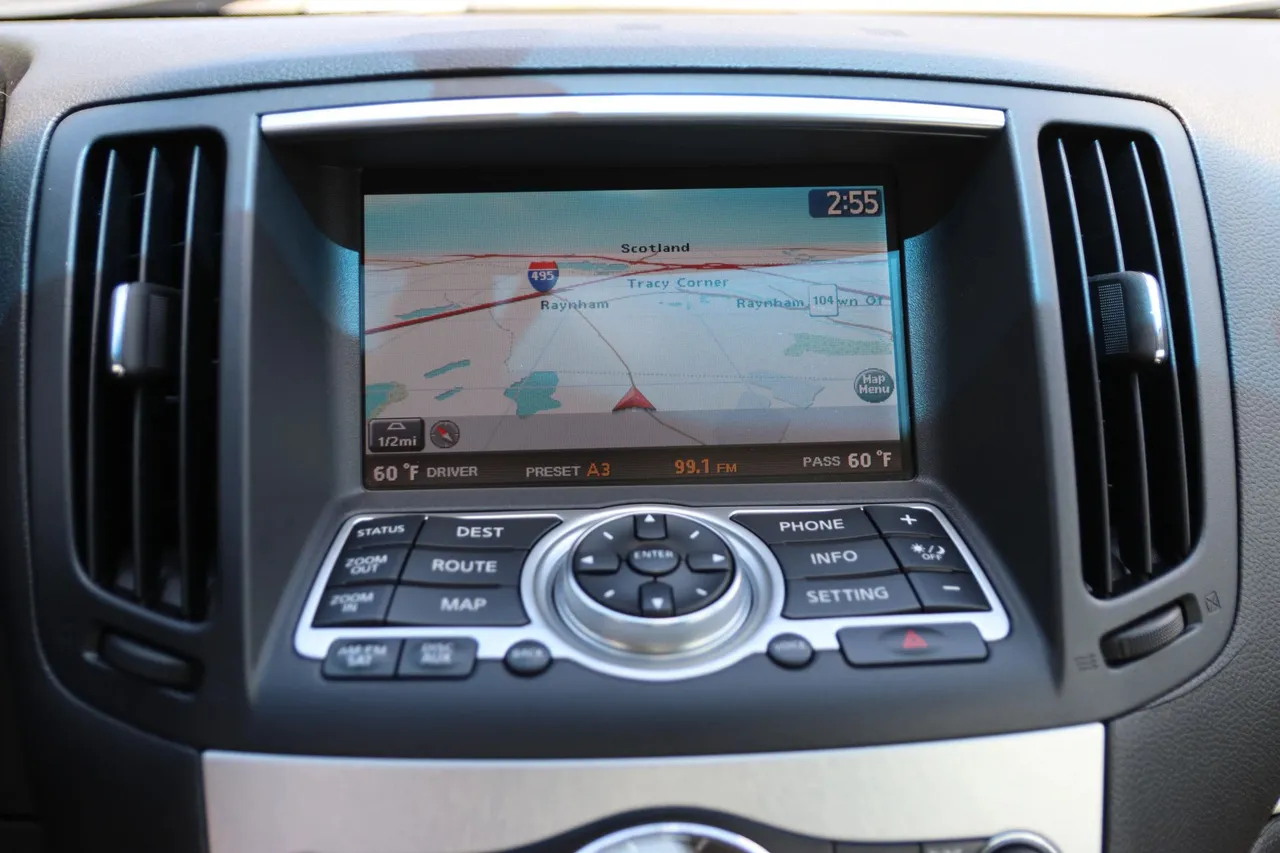 2009 Infiniti G — photo 26 of 32