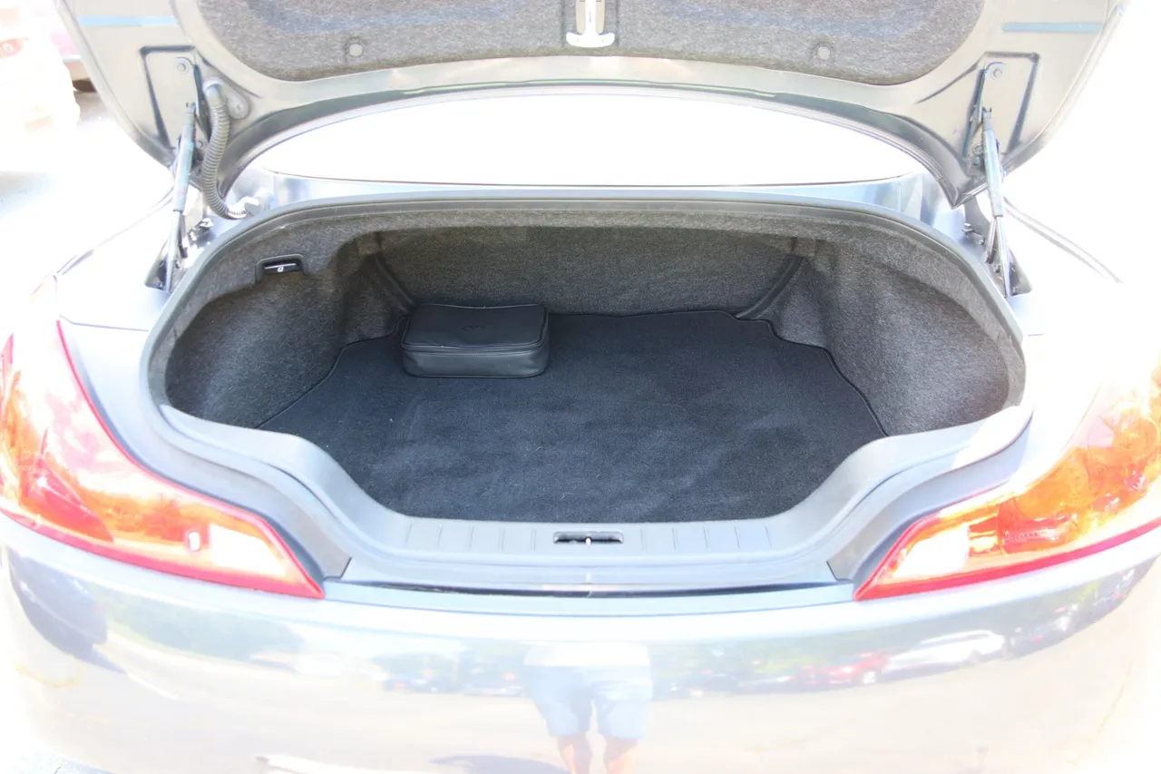 2009 Infiniti G — photo 30 of 32