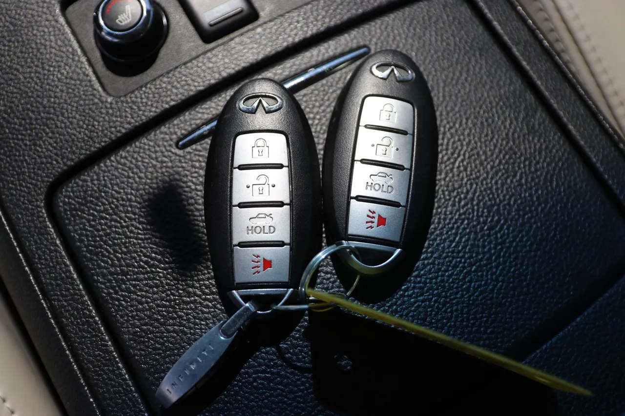 2009 Infiniti G — photo 31 of 32