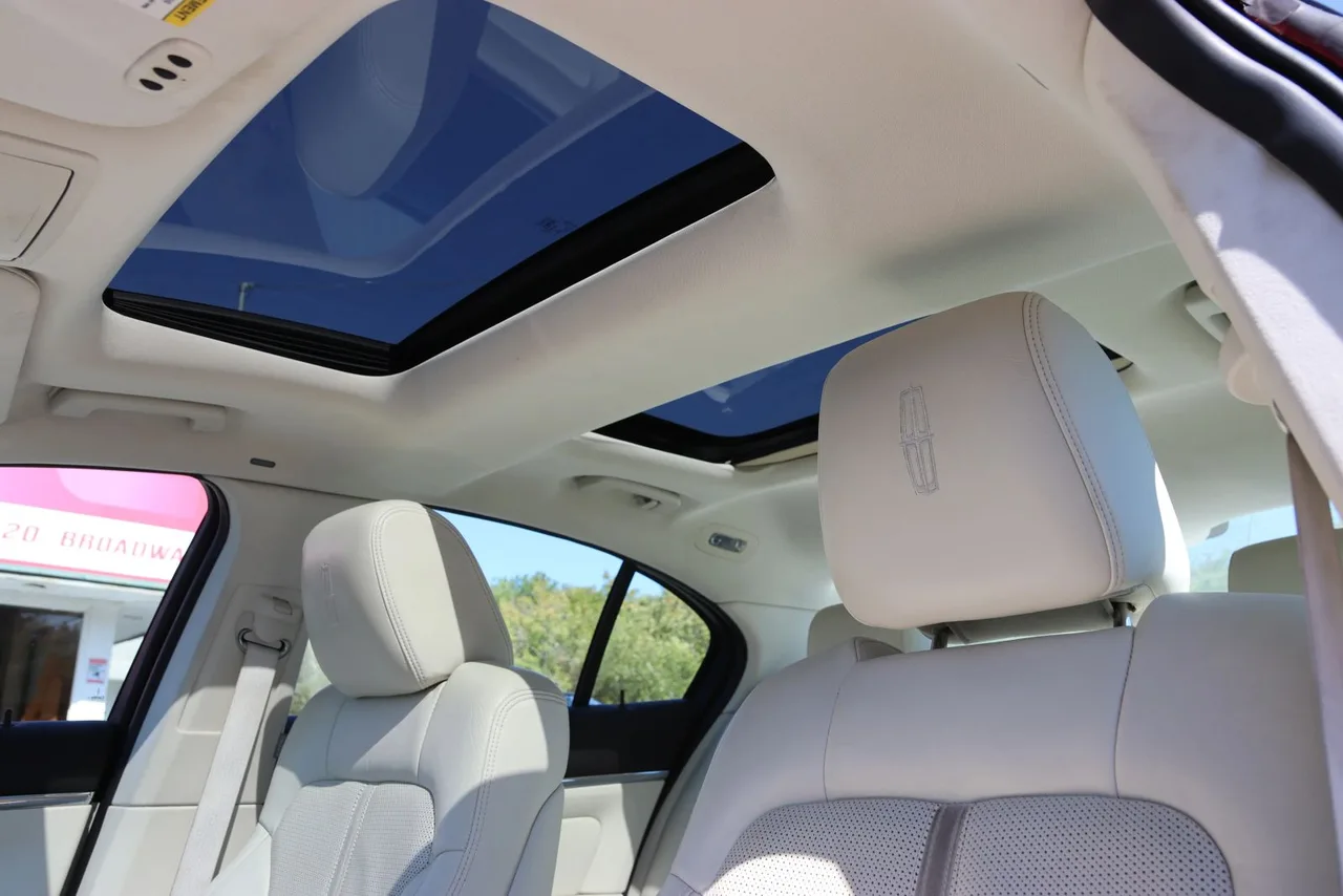 2009 Lincoln MKS Sedan 4D in RED — photo 17 of 42