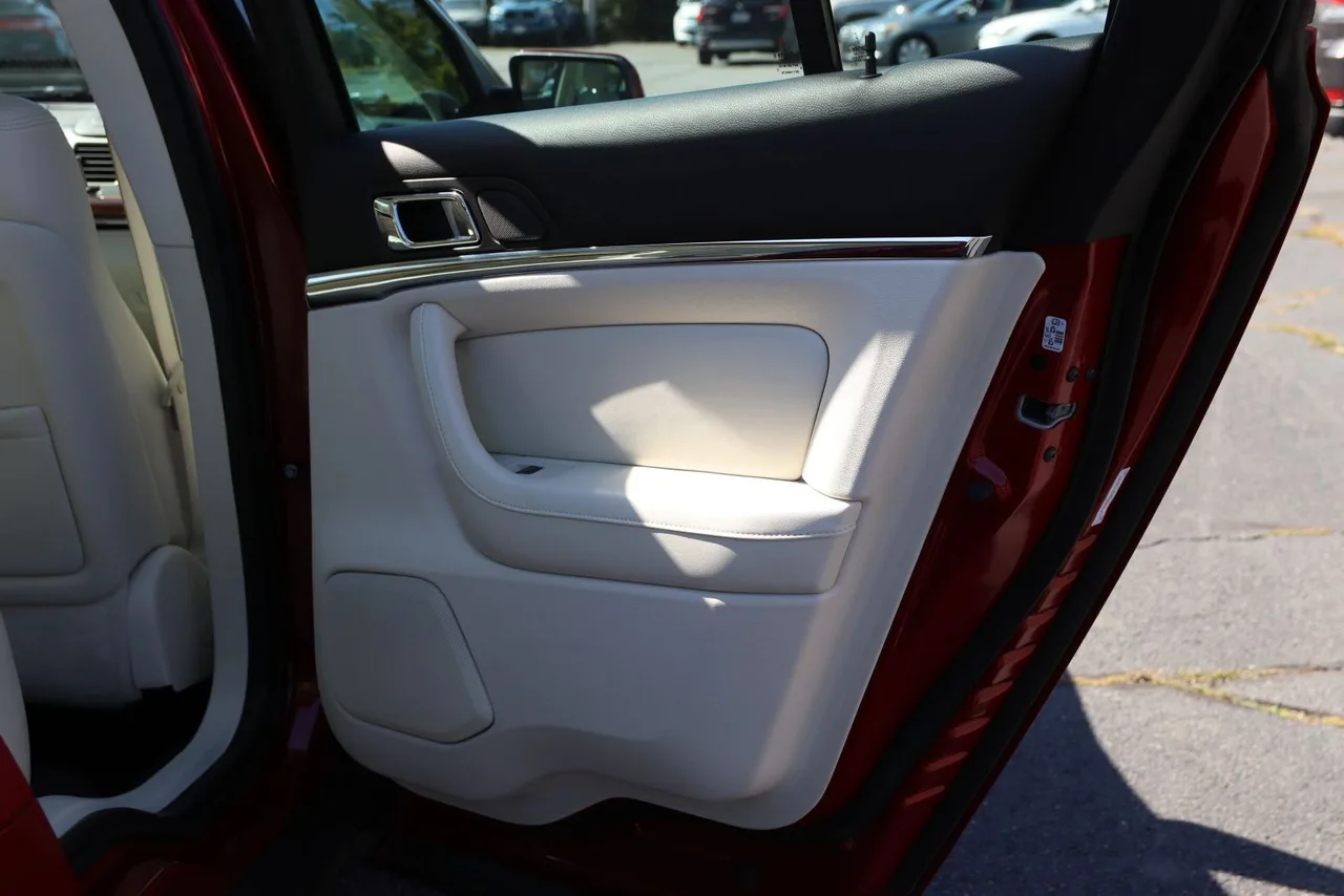 2009 Lincoln MKS Sedan 4D in RED — photo 21 of 42