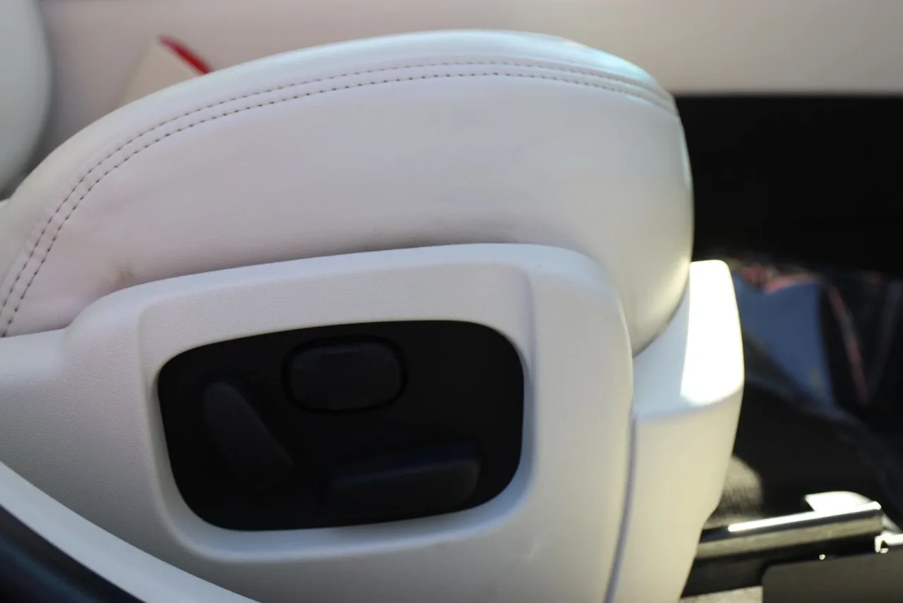 2009 Lincoln MKS Sedan 4D in RED — photo 26 of 42