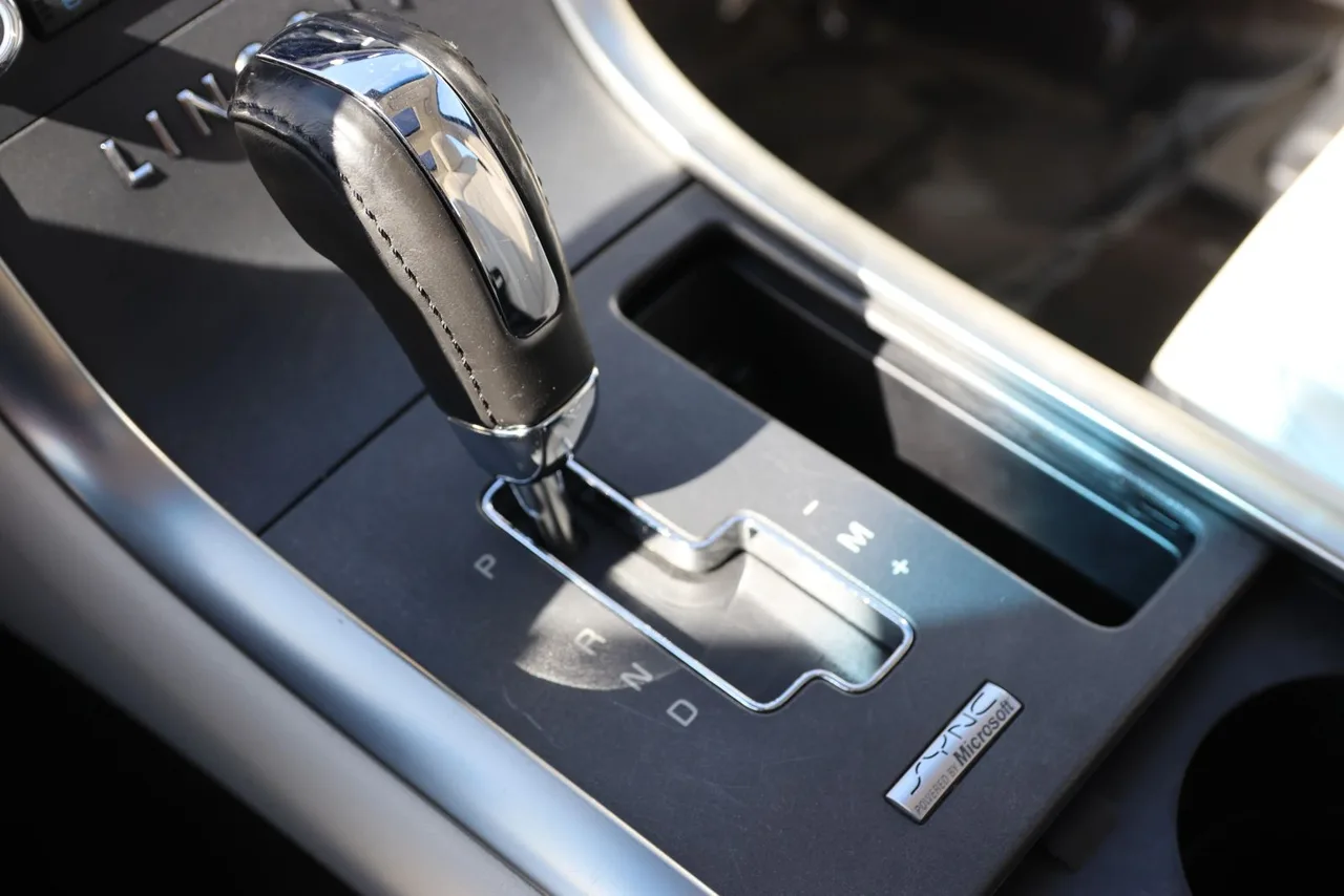 2009 Lincoln MKS Sedan 4D in RED — photo 31 of 42