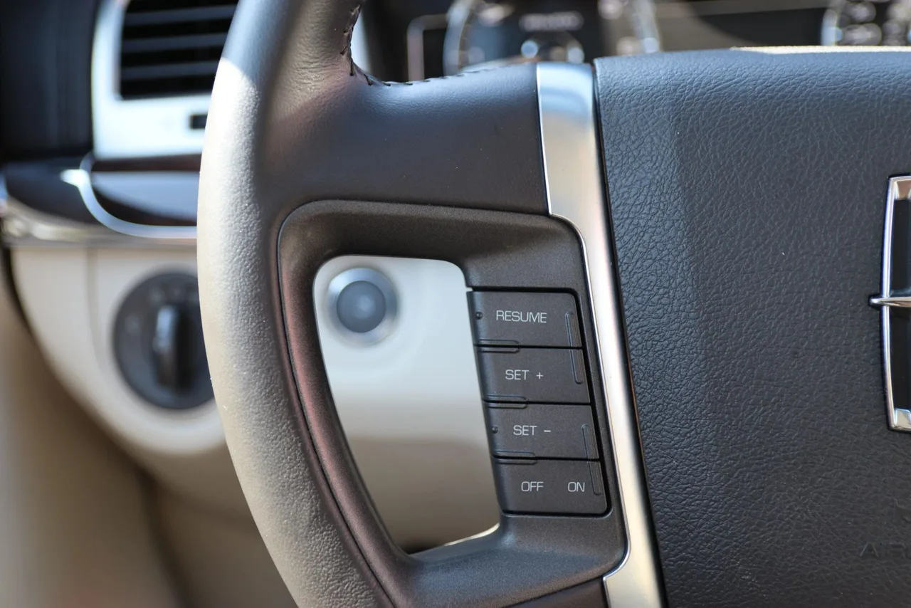 2009 Lincoln MKS Sedan 4D in RED — photo 36 of 42