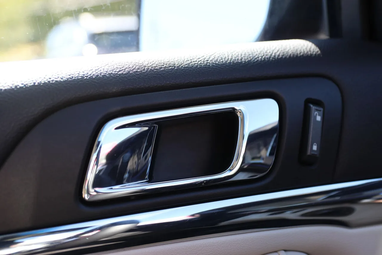 2009 Lincoln MKS Sedan 4D in RED — photo 38 of 42