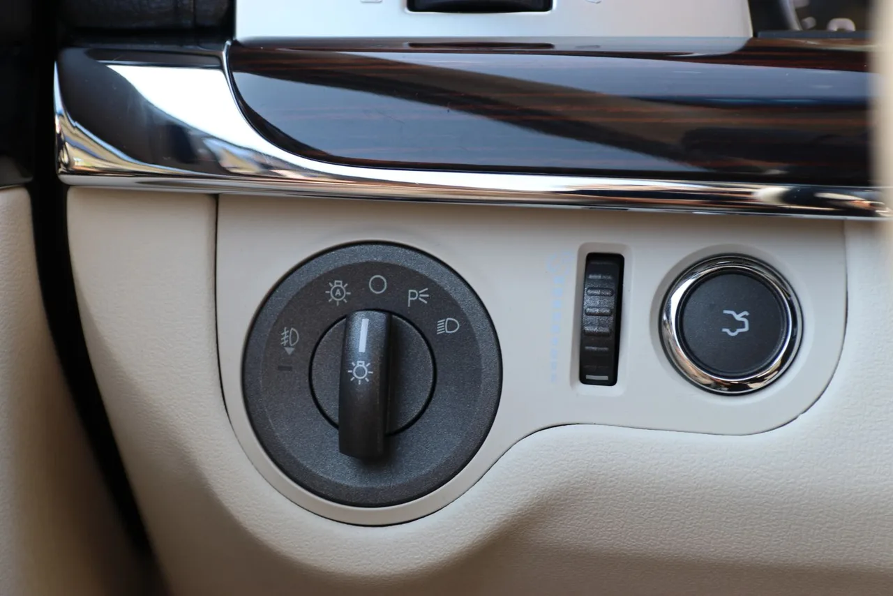 2009 Lincoln MKS Sedan 4D in RED — photo 39 of 42