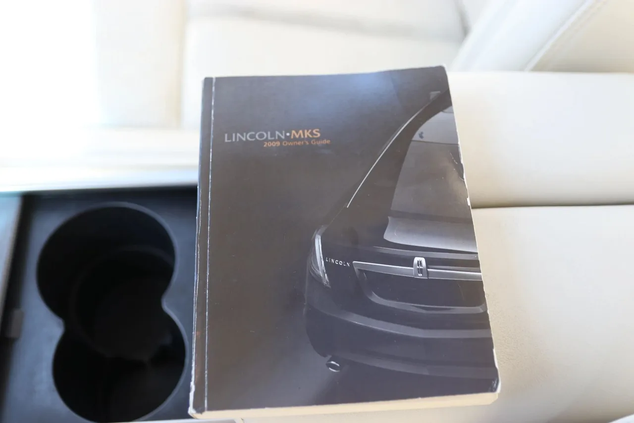 2009 Lincoln MKS Sedan 4D in RED — photo 42 of 42