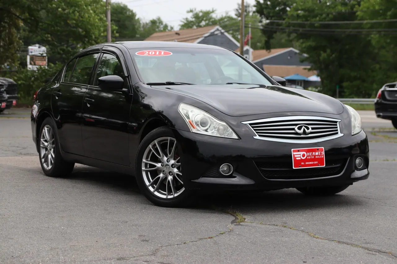 2011 Infiniti G — photo 2 of 32