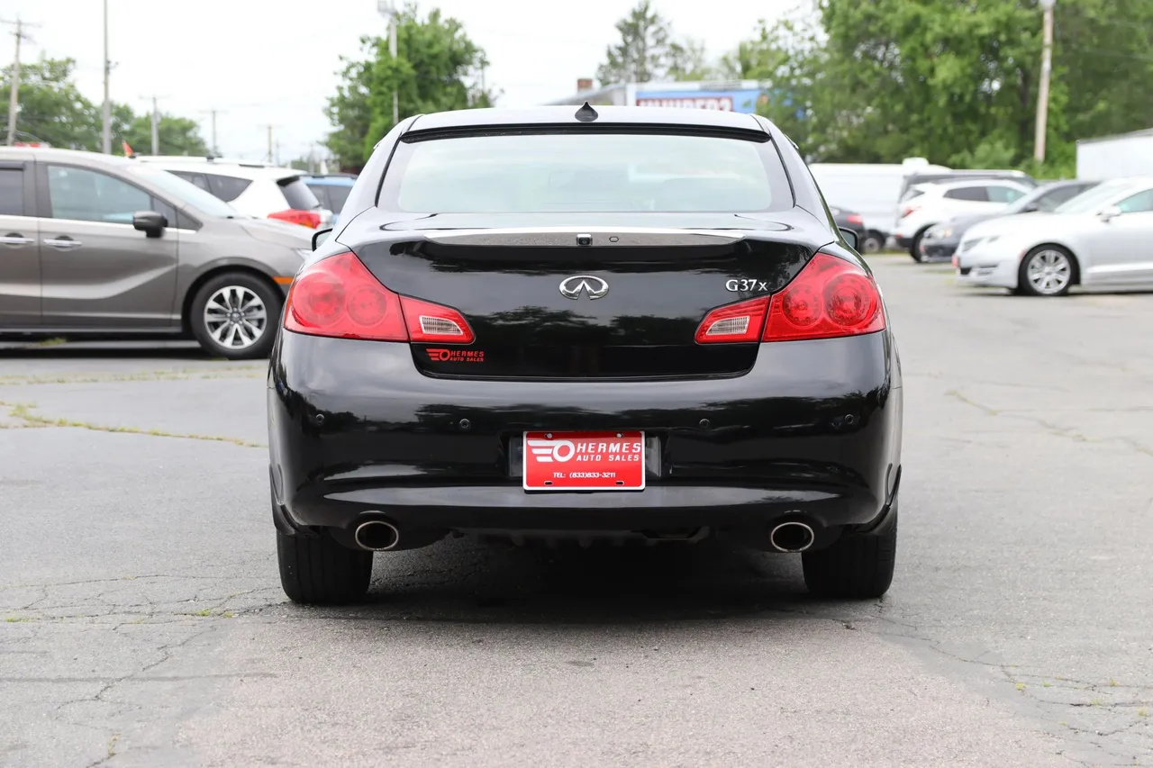 2011 Infiniti G — photo 6 of 32