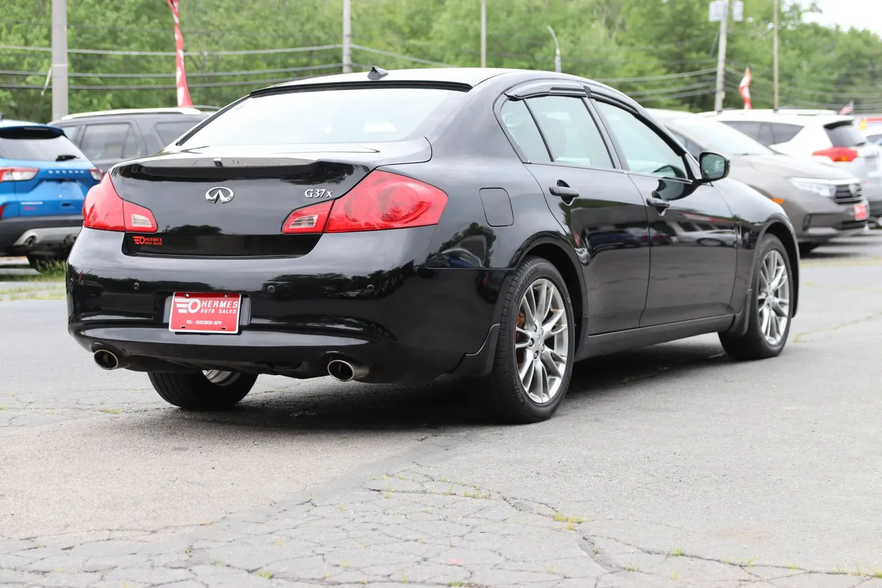 2011 Infiniti G — photo 7 of 32