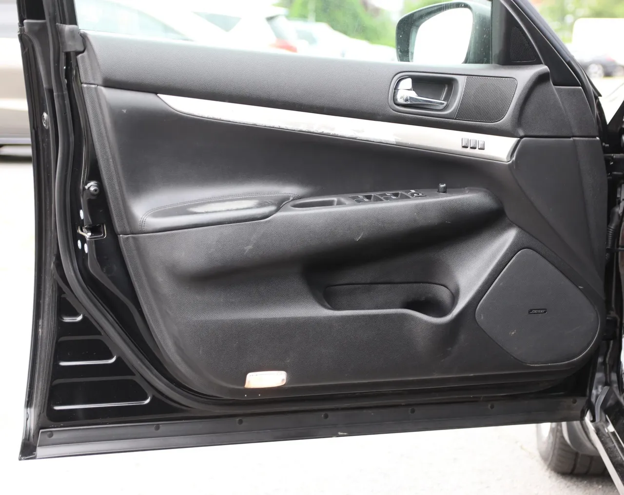 2011 Infiniti G — photo 9 of 32
