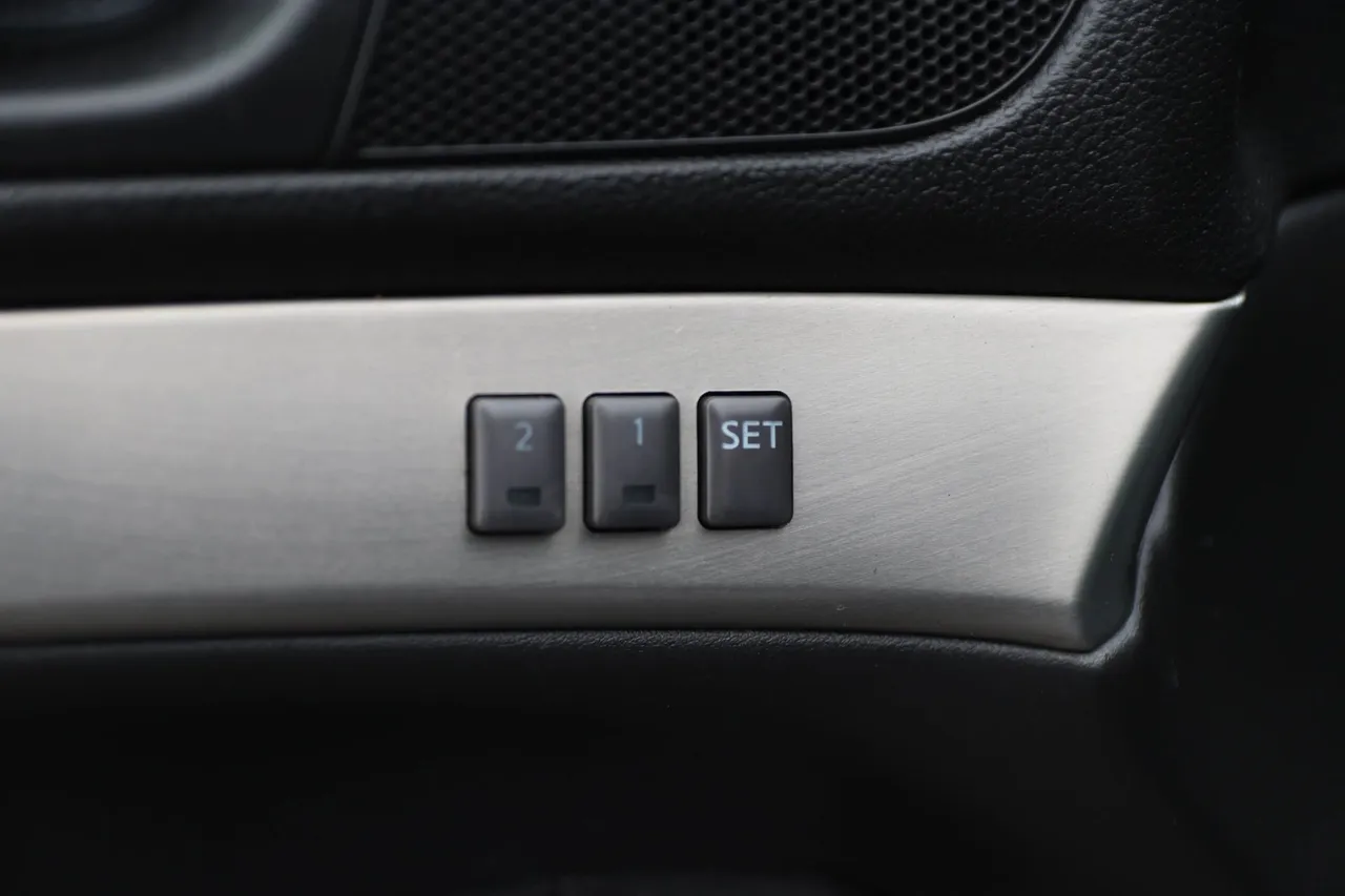2011 Infiniti G — photo 11 of 32