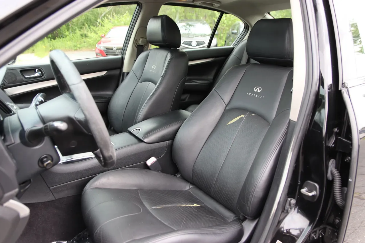 2011 Infiniti G — photo 13 of 32