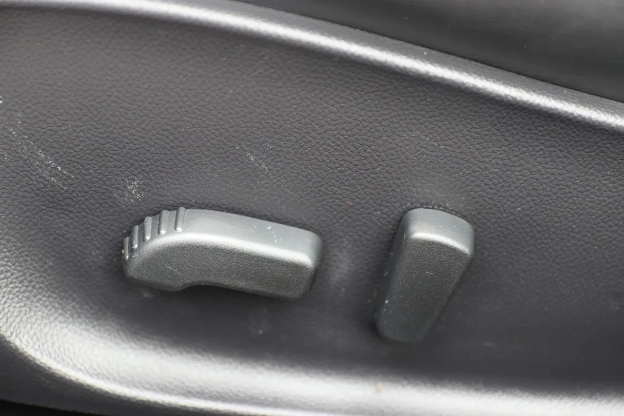 2011 Infiniti G — photo 15 of 32