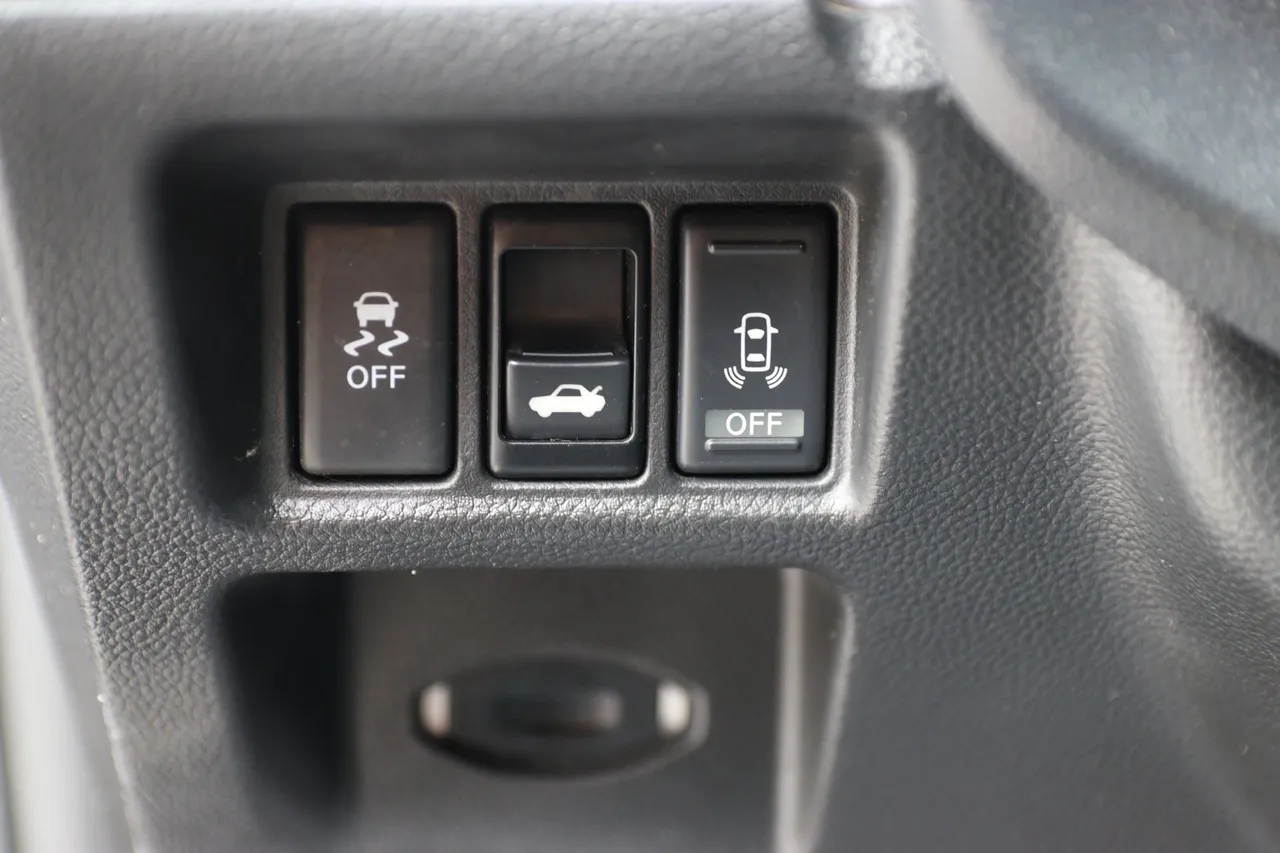 2011 Infiniti G — photo 17 of 32