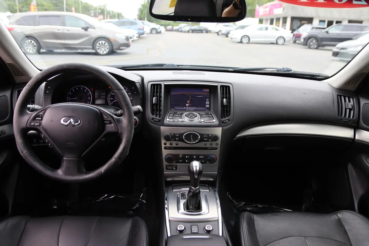 2011 Infiniti G — photo 20 of 32