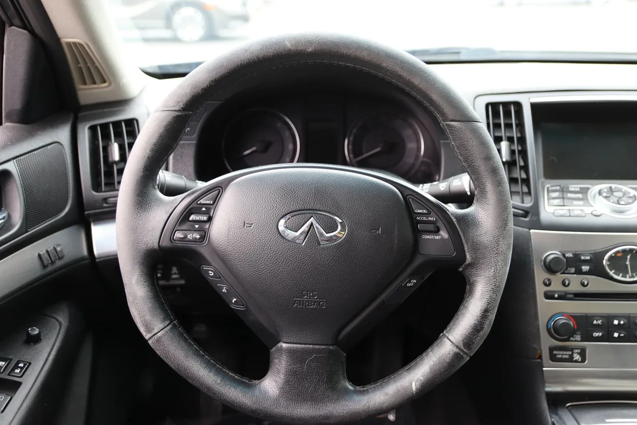 2011 Infiniti G — photo 21 of 32