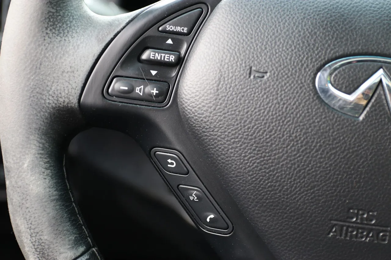 2011 Infiniti G — photo 22 of 32