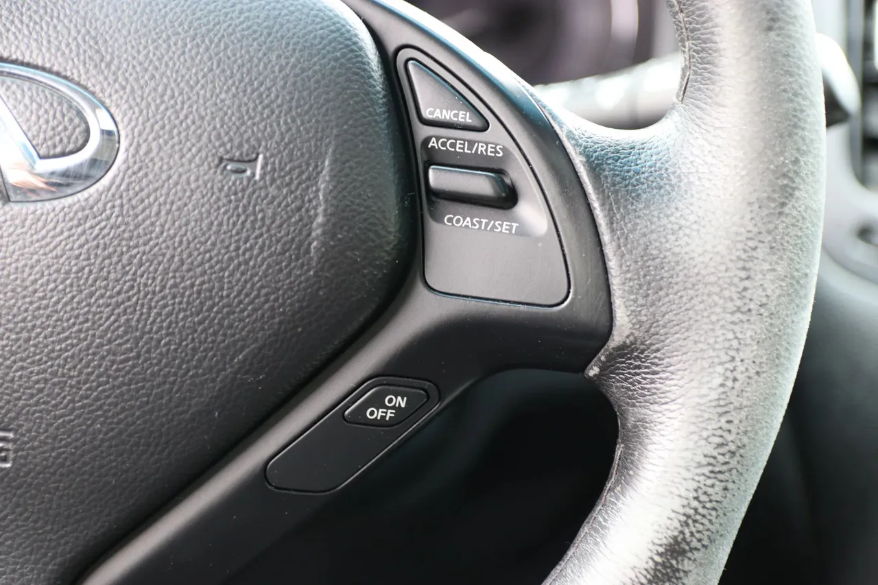 2011 Infiniti G — photo 23 of 32