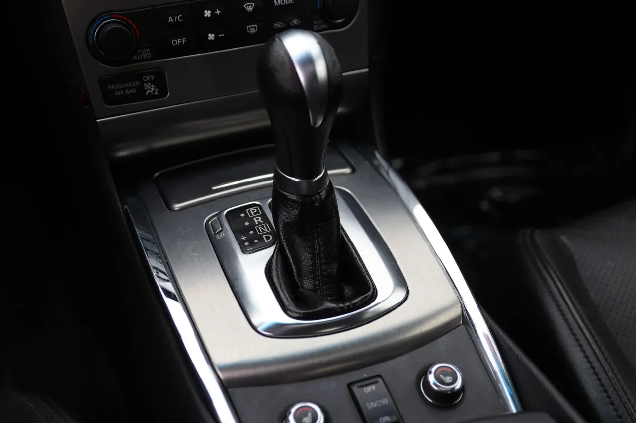 2011 Infiniti G — photo 24 of 32