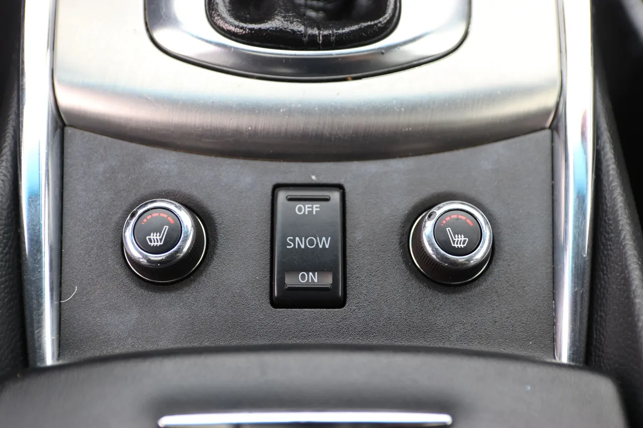2011 Infiniti G — photo 25 of 32