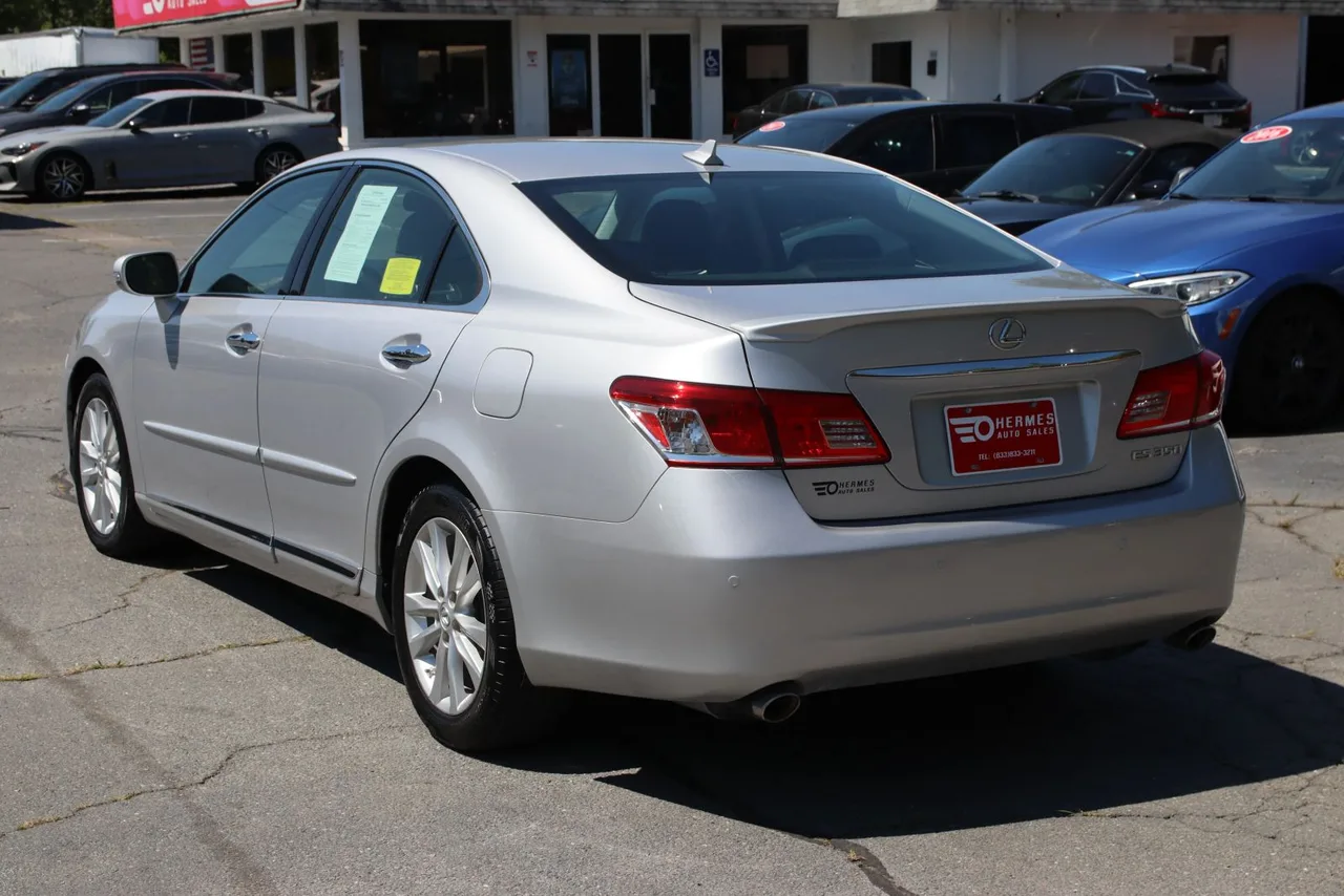 2011 Lexus ES — photo 3 of 32