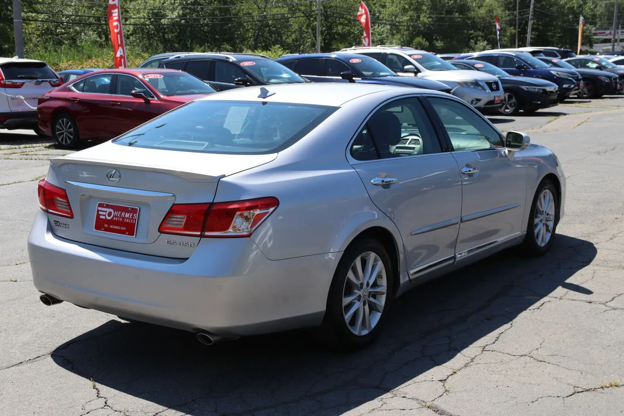 2011 Lexus ES — photo 5 of 32