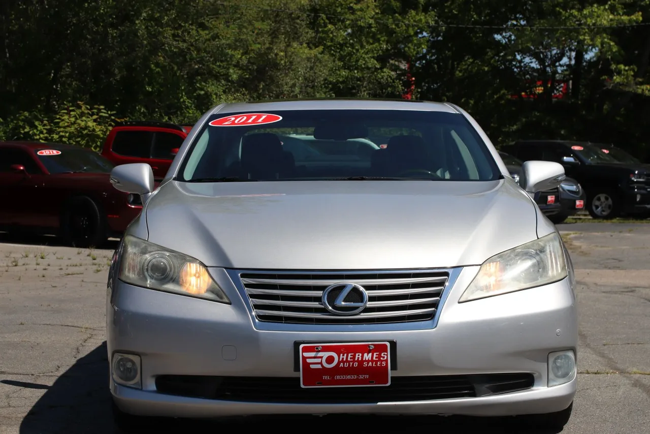 2011 Lexus ES — photo 7 of 32