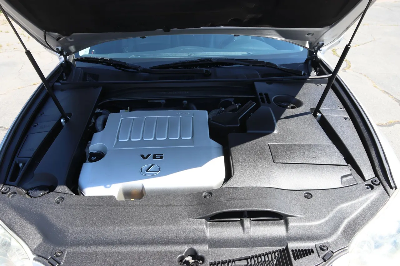 2011 Lexus ES — photo 12 of 32