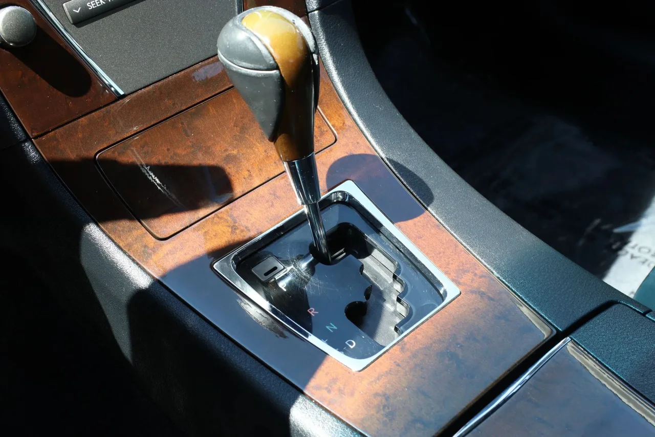2011 Lexus ES — photo 27 of 32