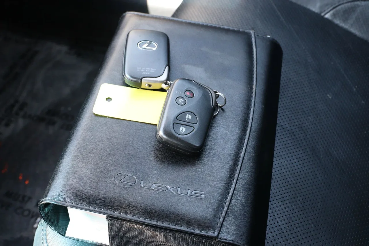 2011 Lexus ES — photo 32 of 32