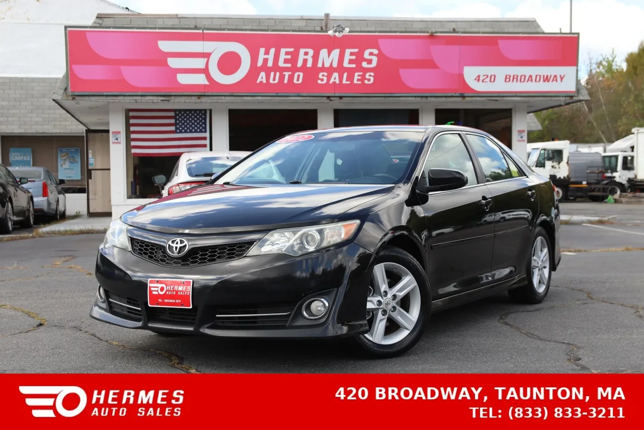 2012 Toyota Camry SE Sedan 4D in Black — photo 1 of 41