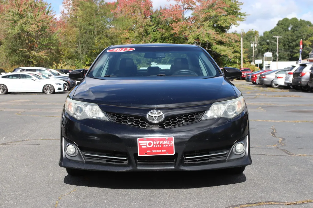 2012 Toyota Camry SE Sedan 4D in Black — photo 3 of 41