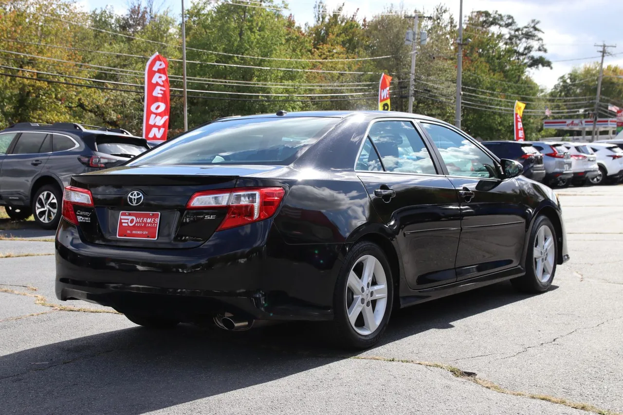 2012 Toyota Camry SE Sedan 4D in Black — photo 8 of 41