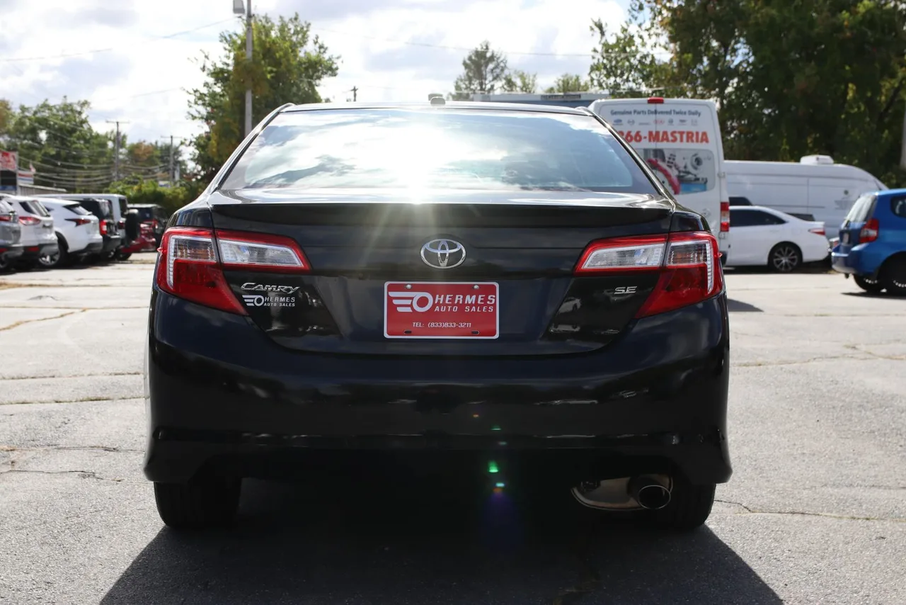 2012 Toyota Camry SE Sedan 4D in Black — photo 9 of 41