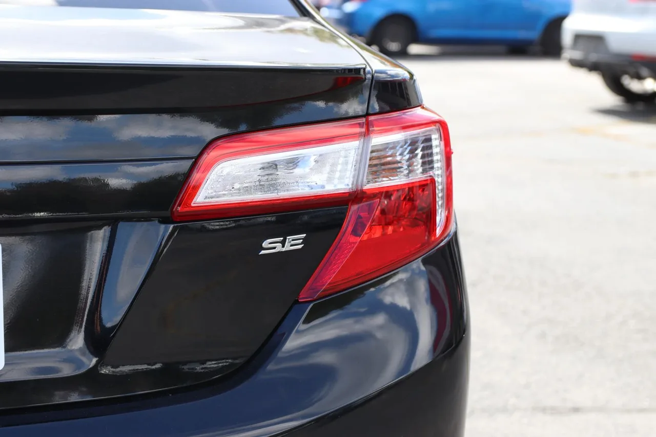 2012 Toyota Camry SE Sedan 4D in Black — photo 10 of 41