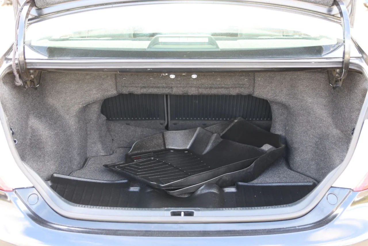 2012 Toyota Camry SE Sedan 4D in Black — photo 11 of 41