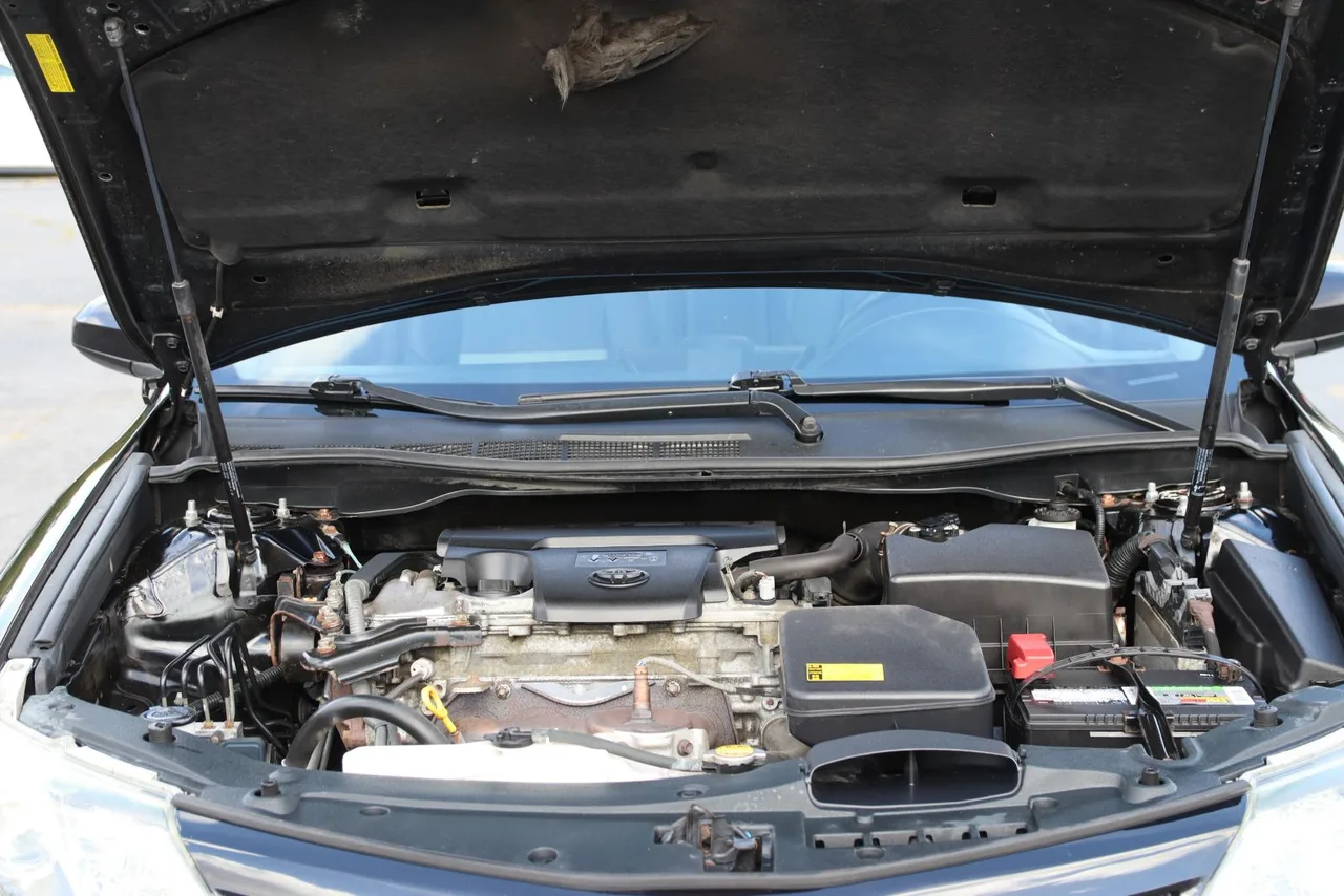 2012 Toyota Camry SE Sedan 4D in Black — photo 12 of 41
