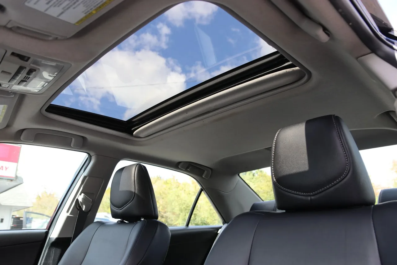 2012 Toyota Camry SE Sedan 4D in Black — photo 15 of 41
