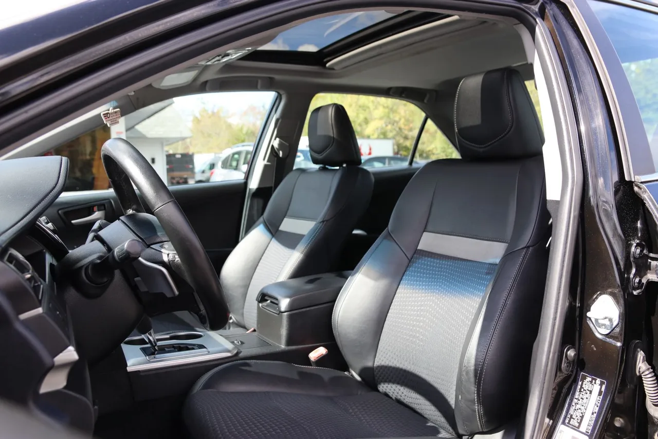 2012 Toyota Camry SE Sedan 4D in Black — photo 16 of 41