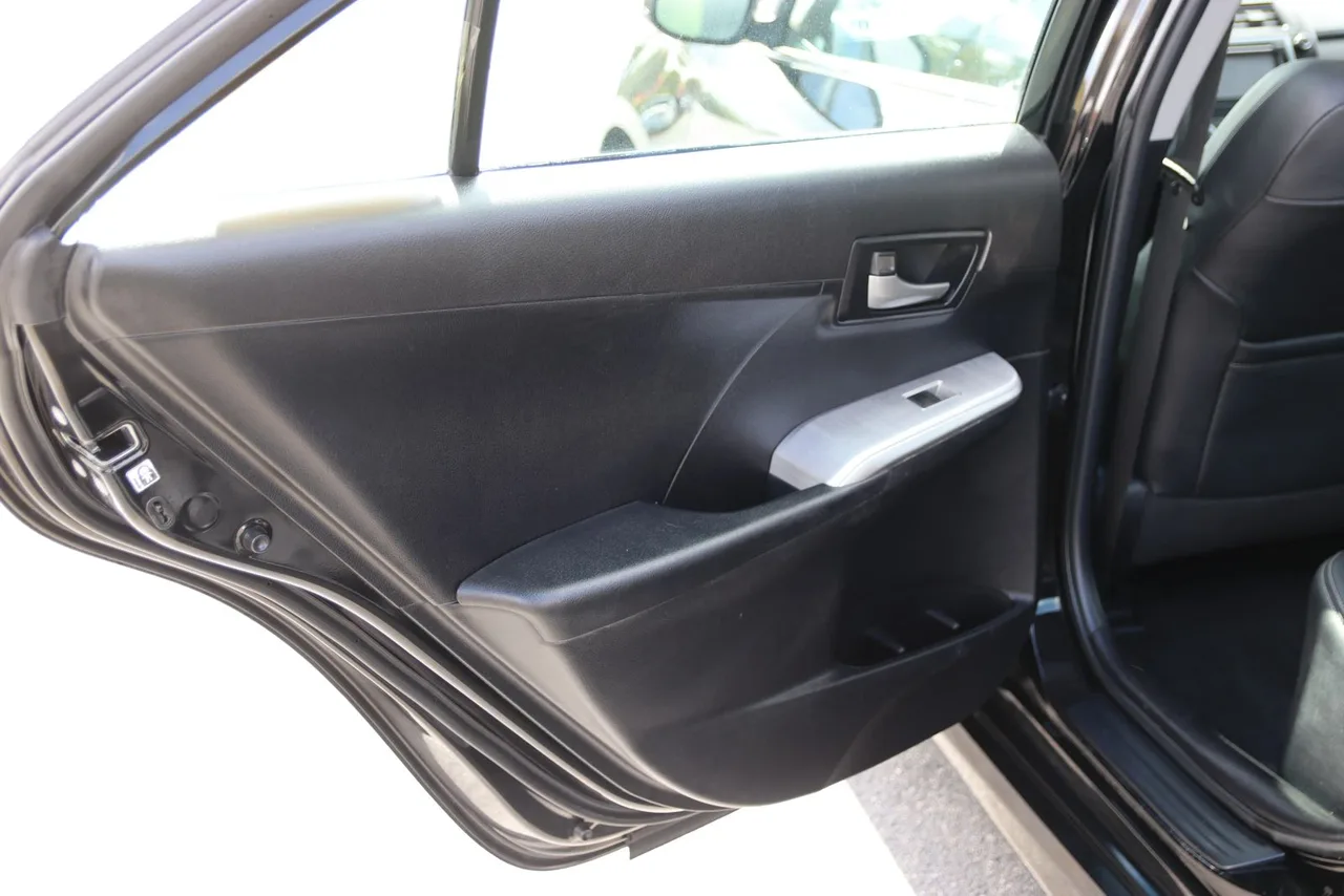 2012 Toyota Camry SE Sedan 4D in Black — photo 19 of 41