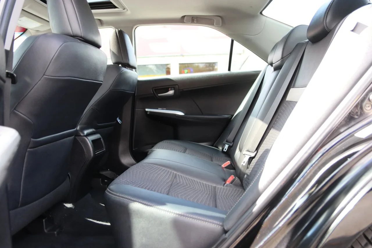 2012 Toyota Camry SE Sedan 4D in Black — photo 21 of 41