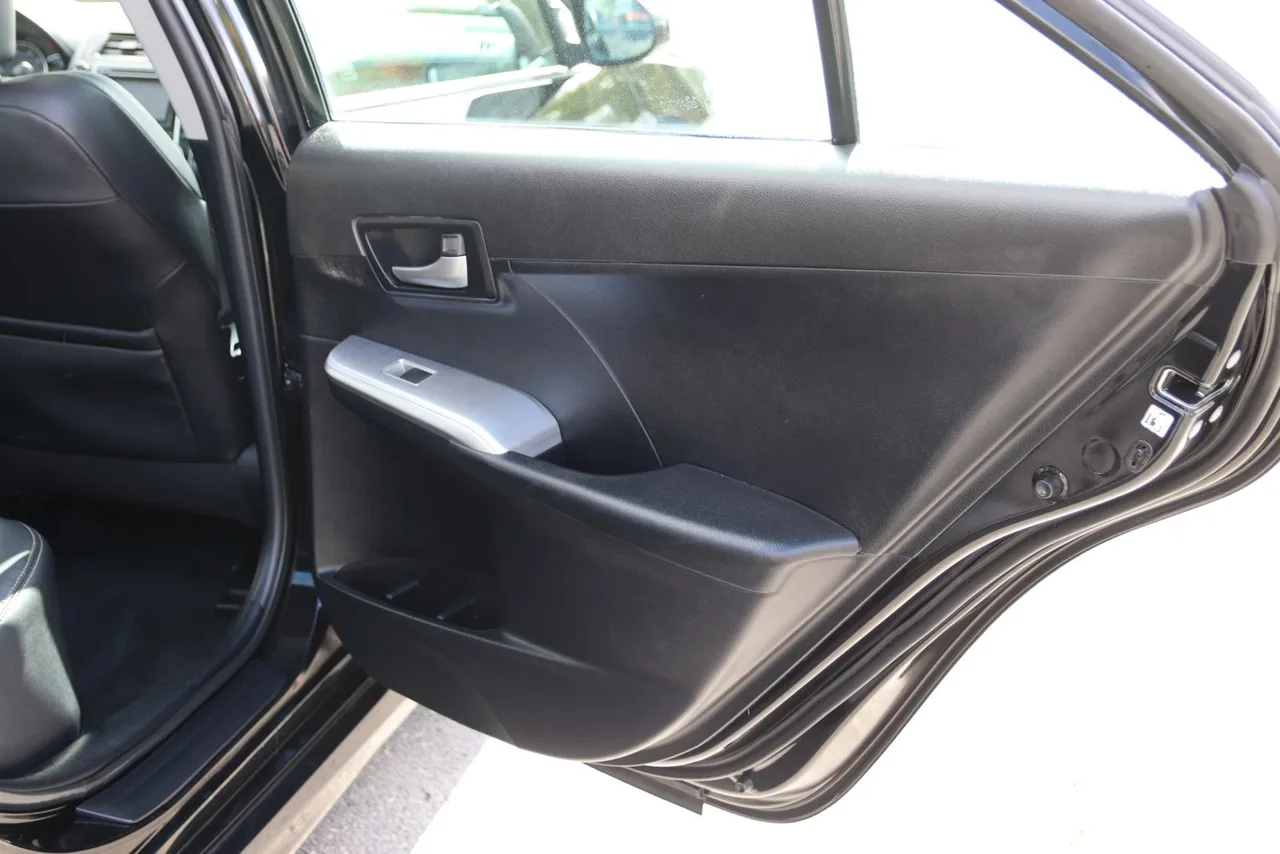 2012 Toyota Camry SE Sedan 4D in Black — photo 22 of 41